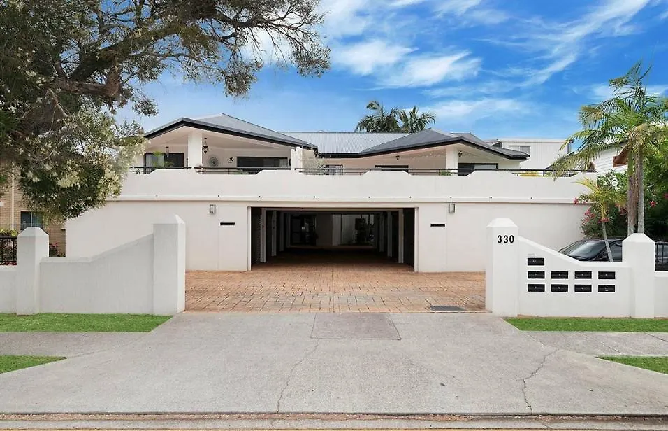 Central Unit With Everything At Your Fingertips Brisbane